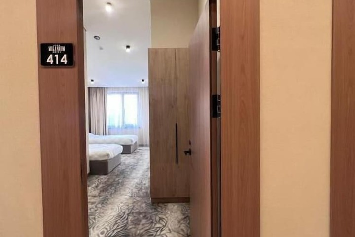 Room 7 of 33