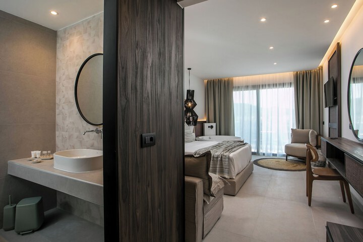 Room 9 of 32