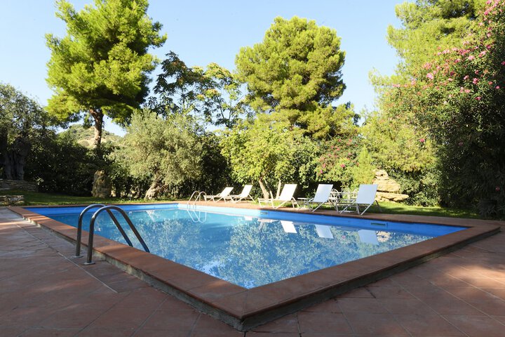 Pool 24 of 39