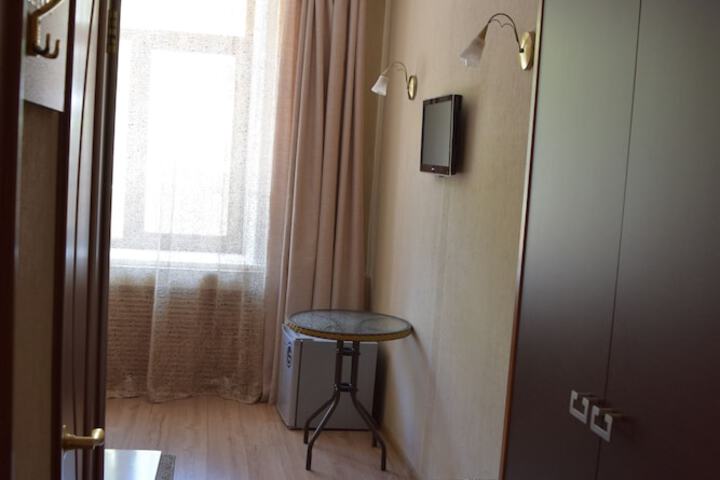Room 8 of 27