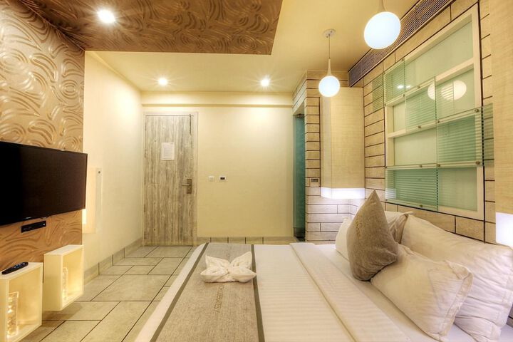 Room 16 of 60