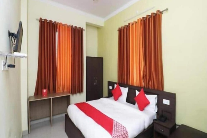 Room 2 of 8