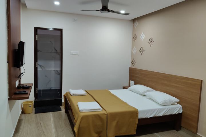 Room 7 of 19