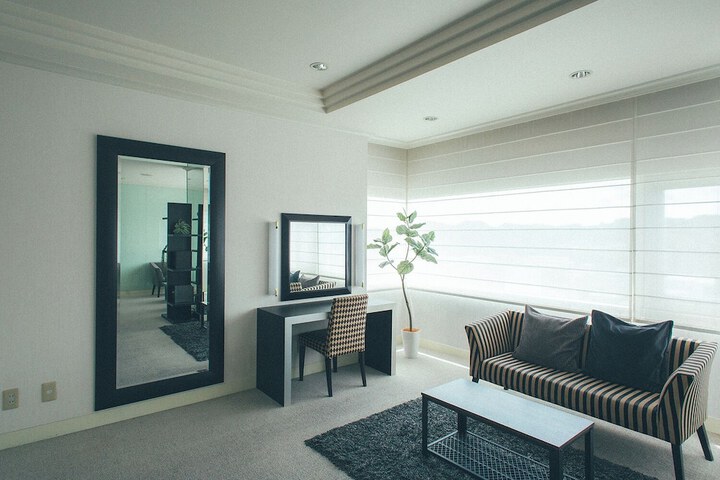 Room 30 of 74