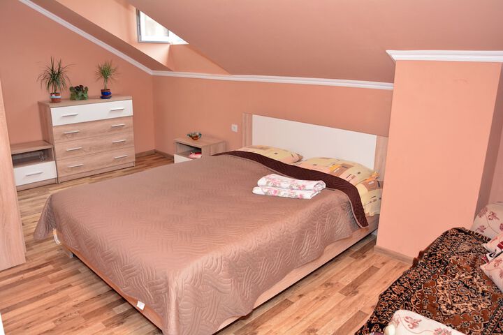 Room 16 of 18