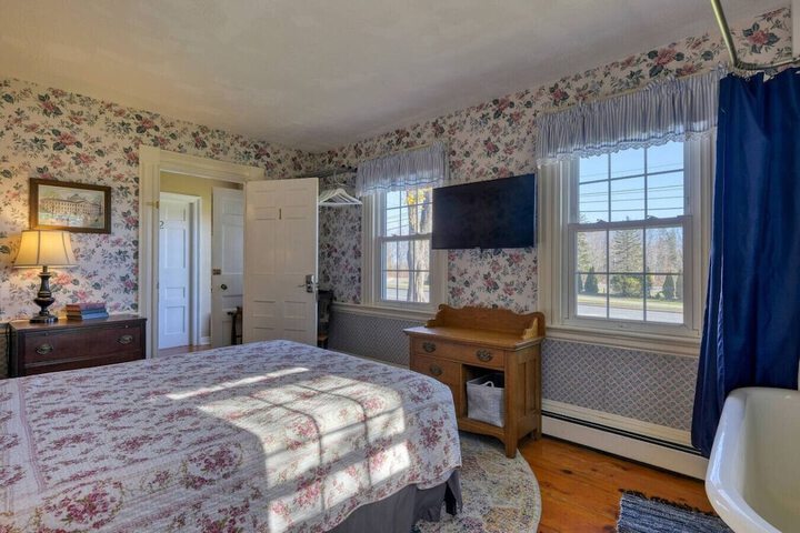Room 4 of 51