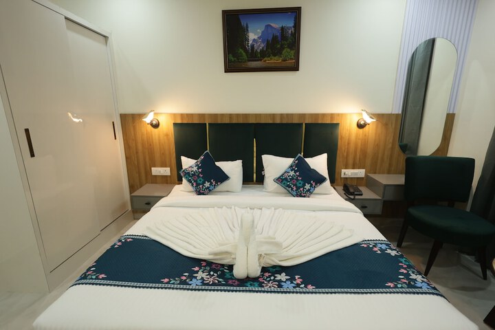 Room 13 of 27