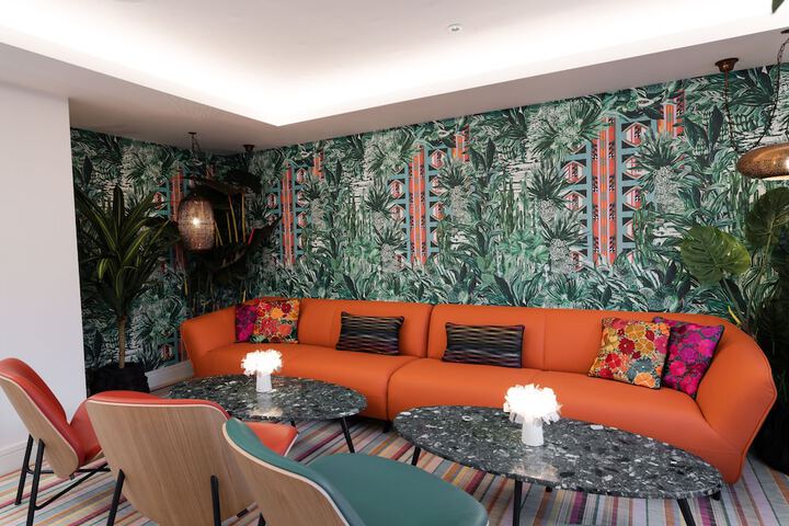 Lounge 47 of 55