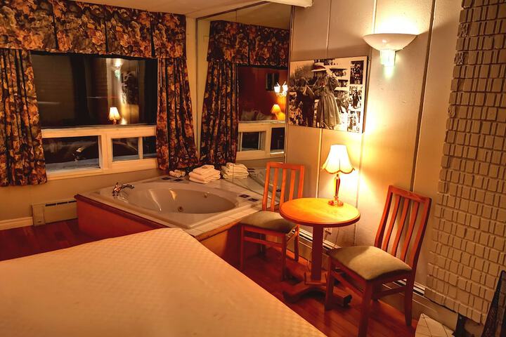 Room 28 of 63