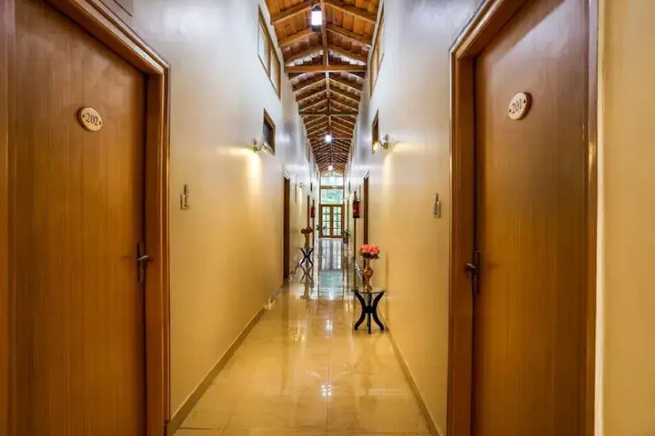 Room 6 of 14