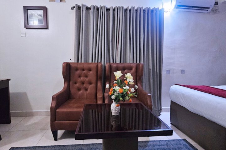 Room 6 of 81