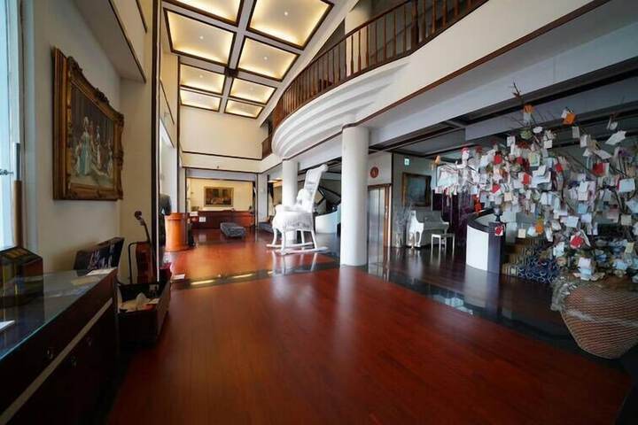 Lobby Entry