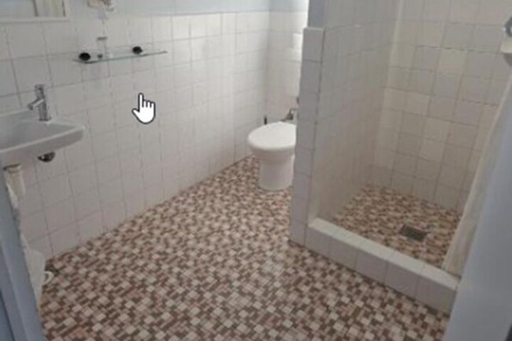 Room 16 of 28