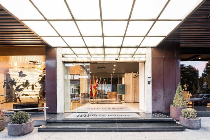 Entrance & Lobby
