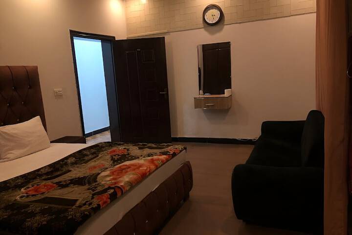 Room 4 of 11
