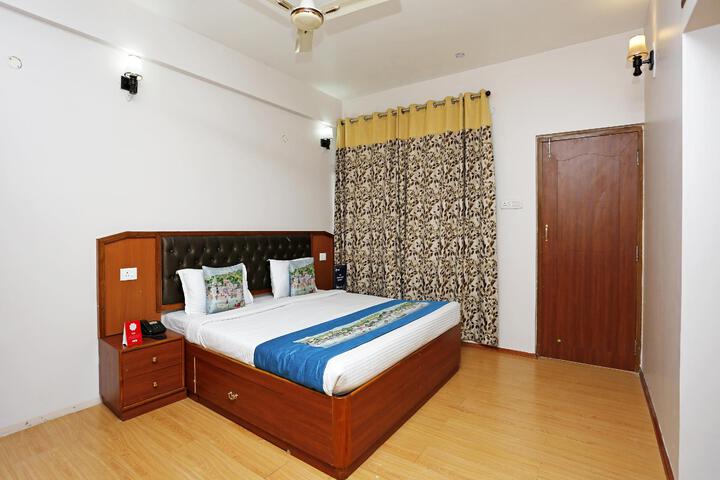 Room 4 of 9