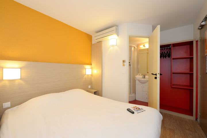 Room 17 of 44