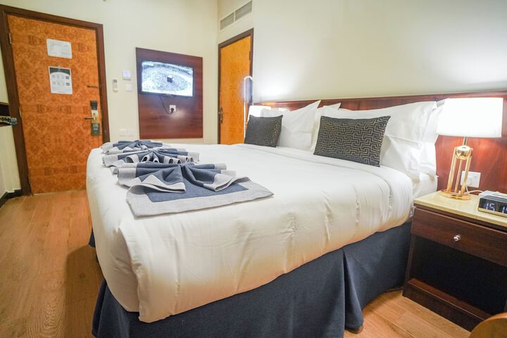Room 32 of 44