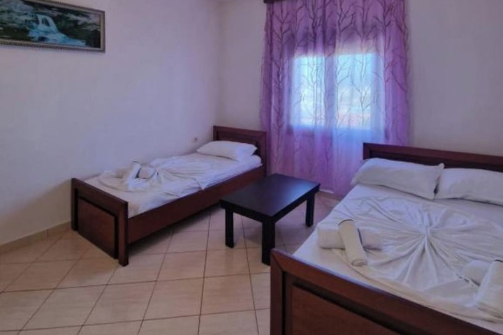 Room 3 of 82