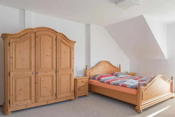 Room 3 of 32