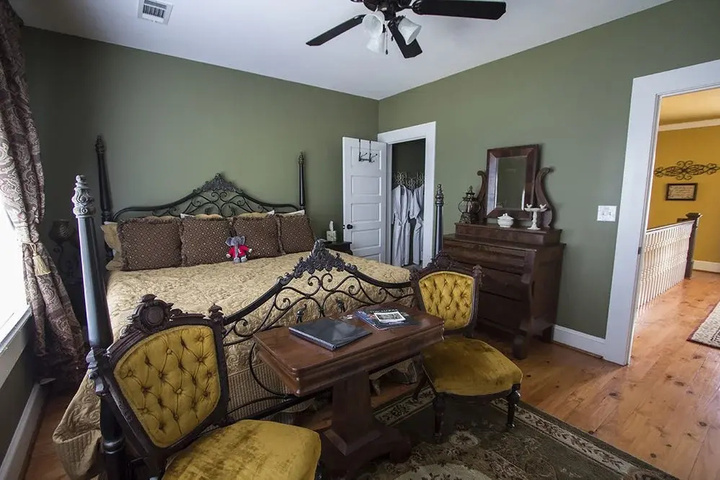Room 5 of 14