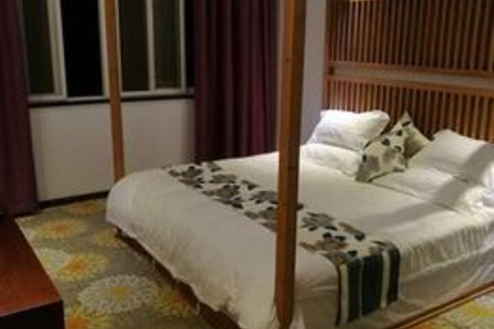 Room 9 of 39