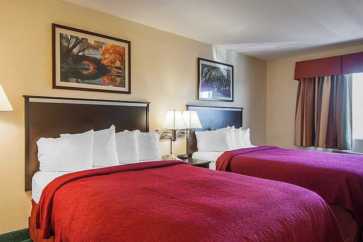 Room 25 of 107