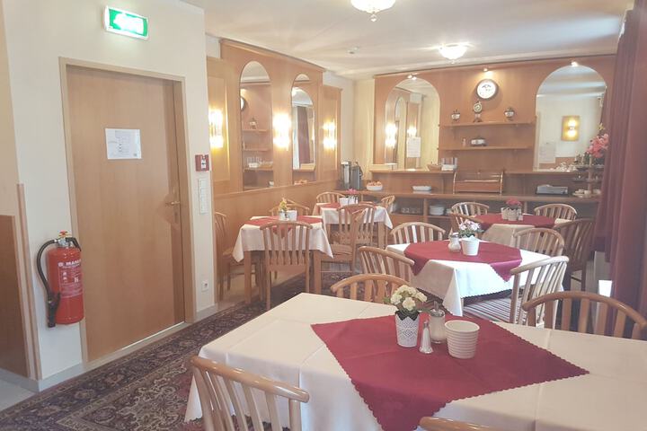 Breakfast/Coffee Service 119 of 133
