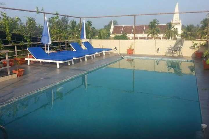 Pool Hotel