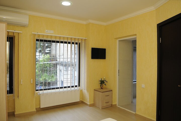 Room 28 of 46