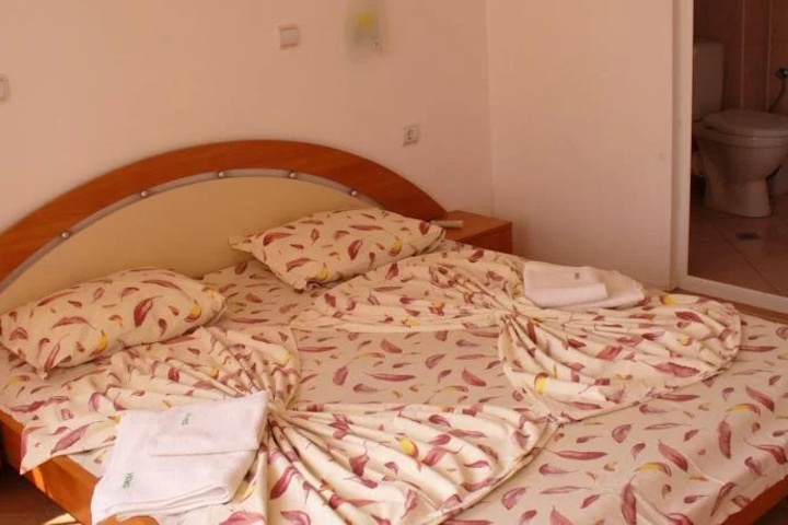 Room 5 of 18