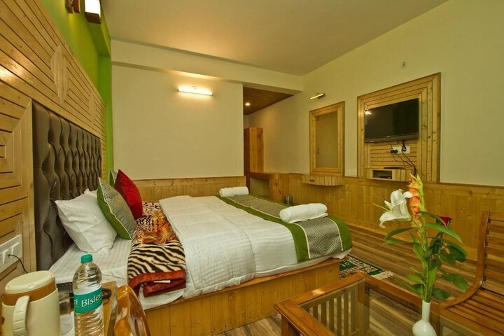 Room 3 of 8