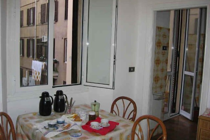 Dining 16 of 20