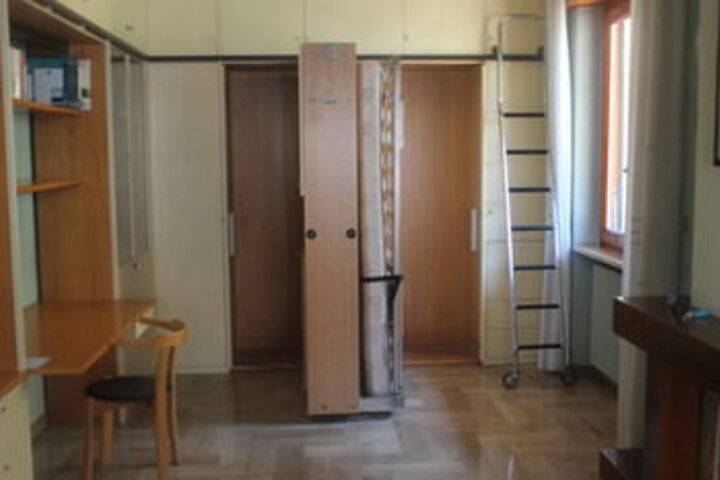 Room 374 of 499