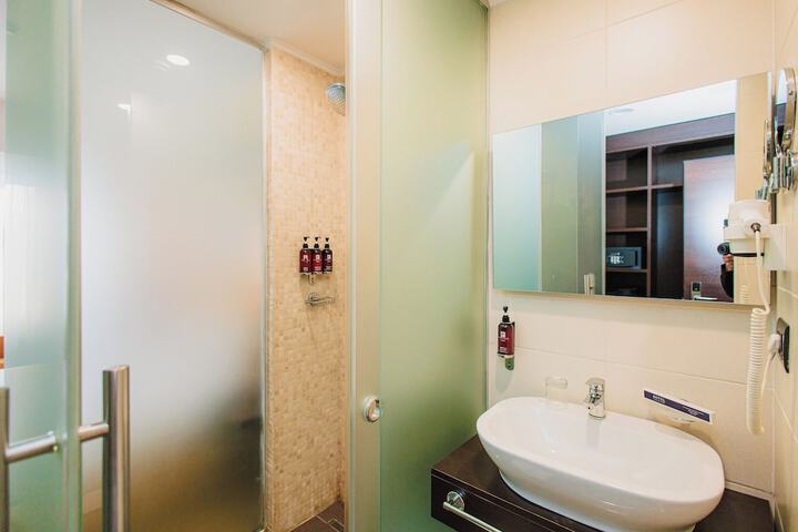Room 19 of 53