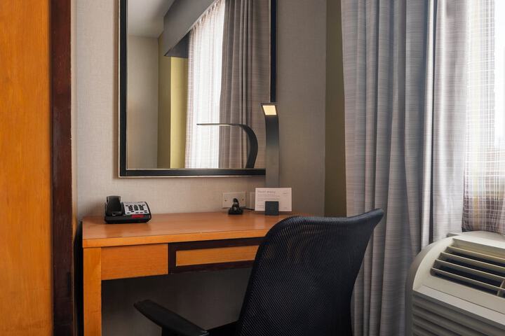 Standard Double Bed (8 of 10)