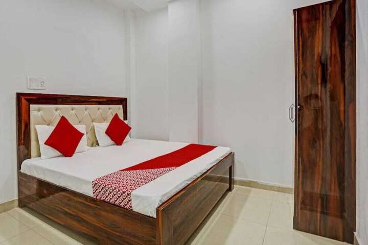 Room 4 of 6