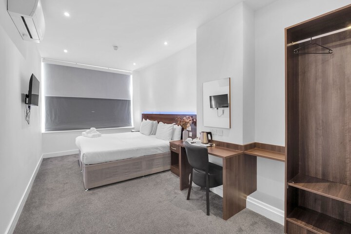 Room 30 of 49