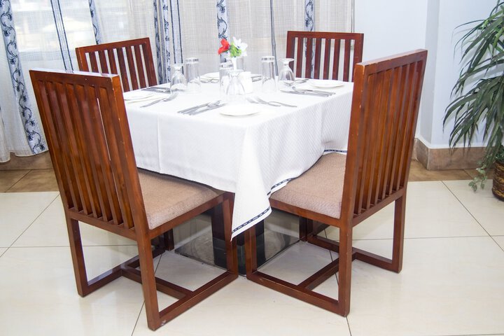 Dining 12 of 22