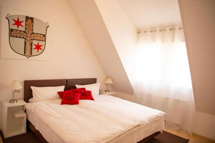 Room 12 of 50