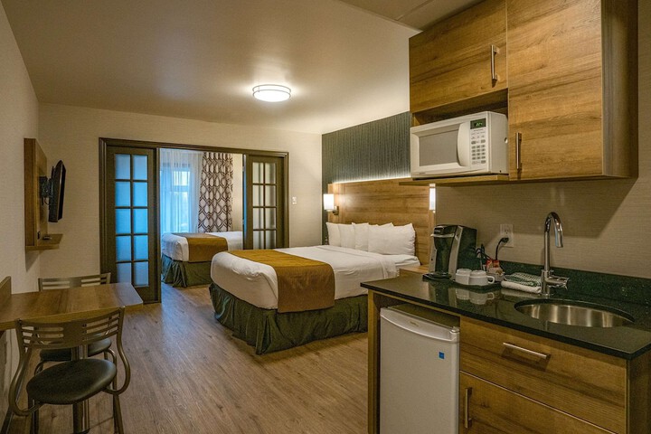 2 Queen Beds Suite (13 of 13)