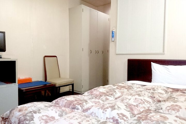 Room 7 of 29