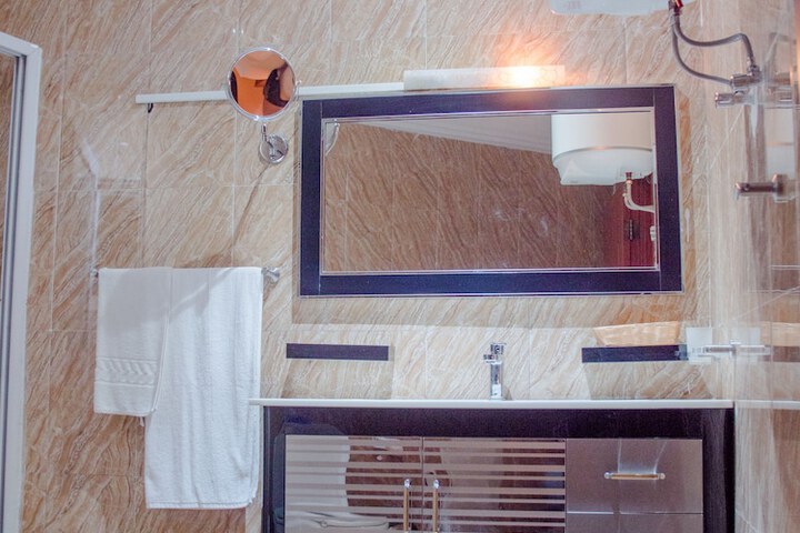 Room 11 of 21