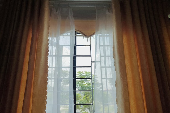 Room 11 of 37