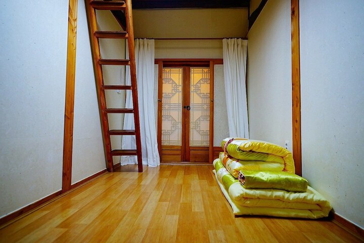 Room 10 of 38