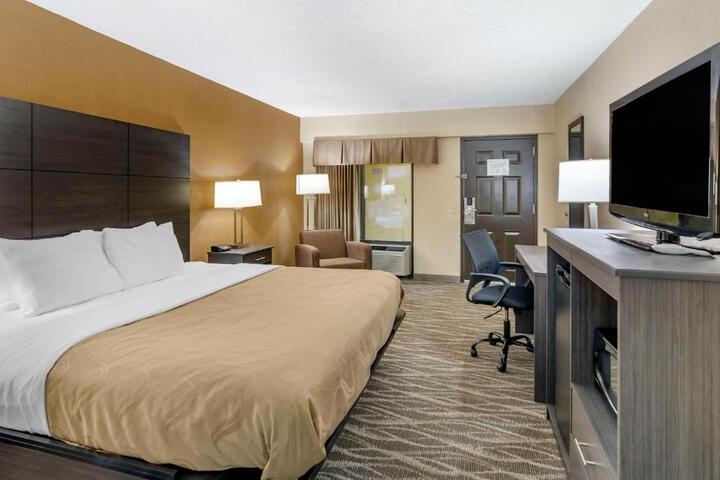1 King Bed (13 of 15)