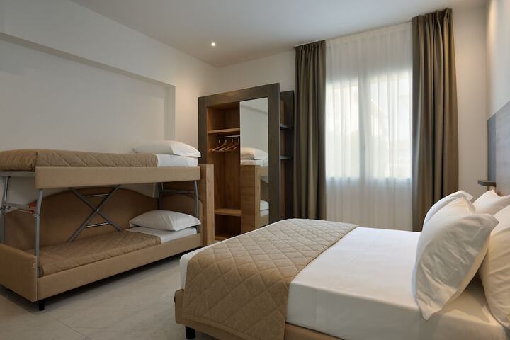 Room 9 of 17