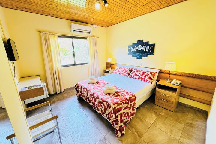 Room 3 of 77