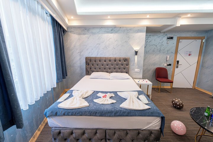 Room 16 of 25