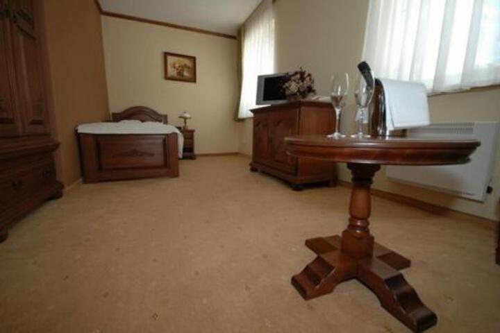 Room 5 of 17